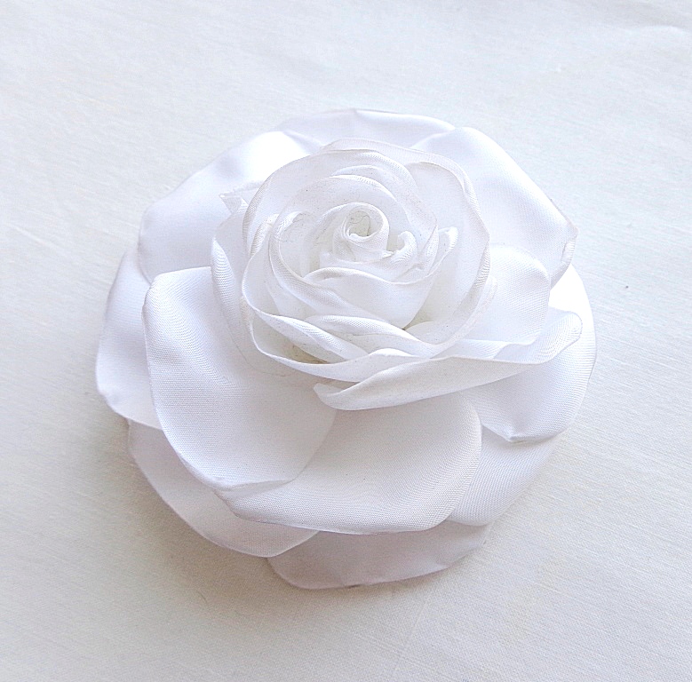 Брошь цветок из ткани ручной работы Роза белая 031/015-купить-в интернет-магазине annarose.com.ua 